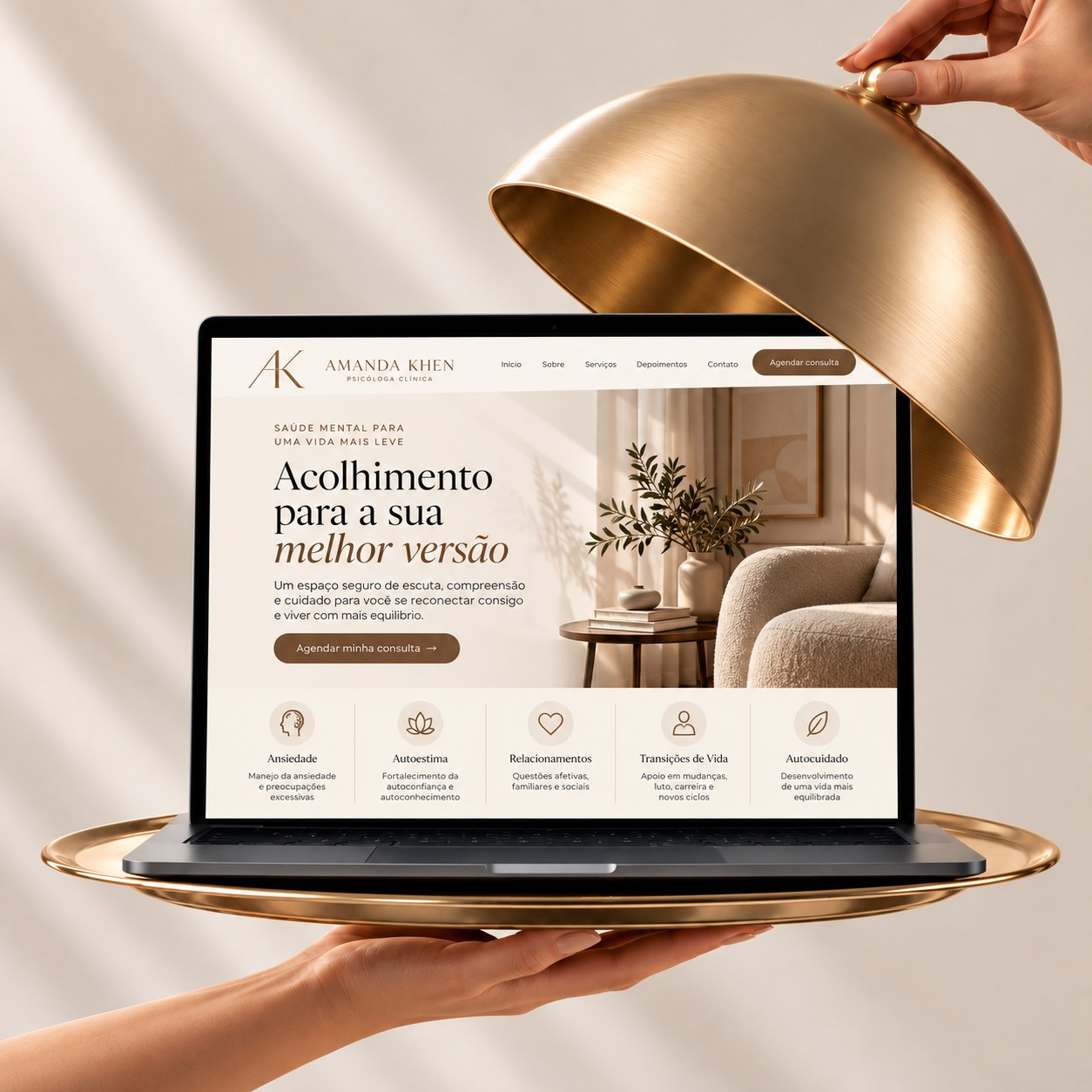 Landing page Amanda Khen revelada sob uma cloche dourada